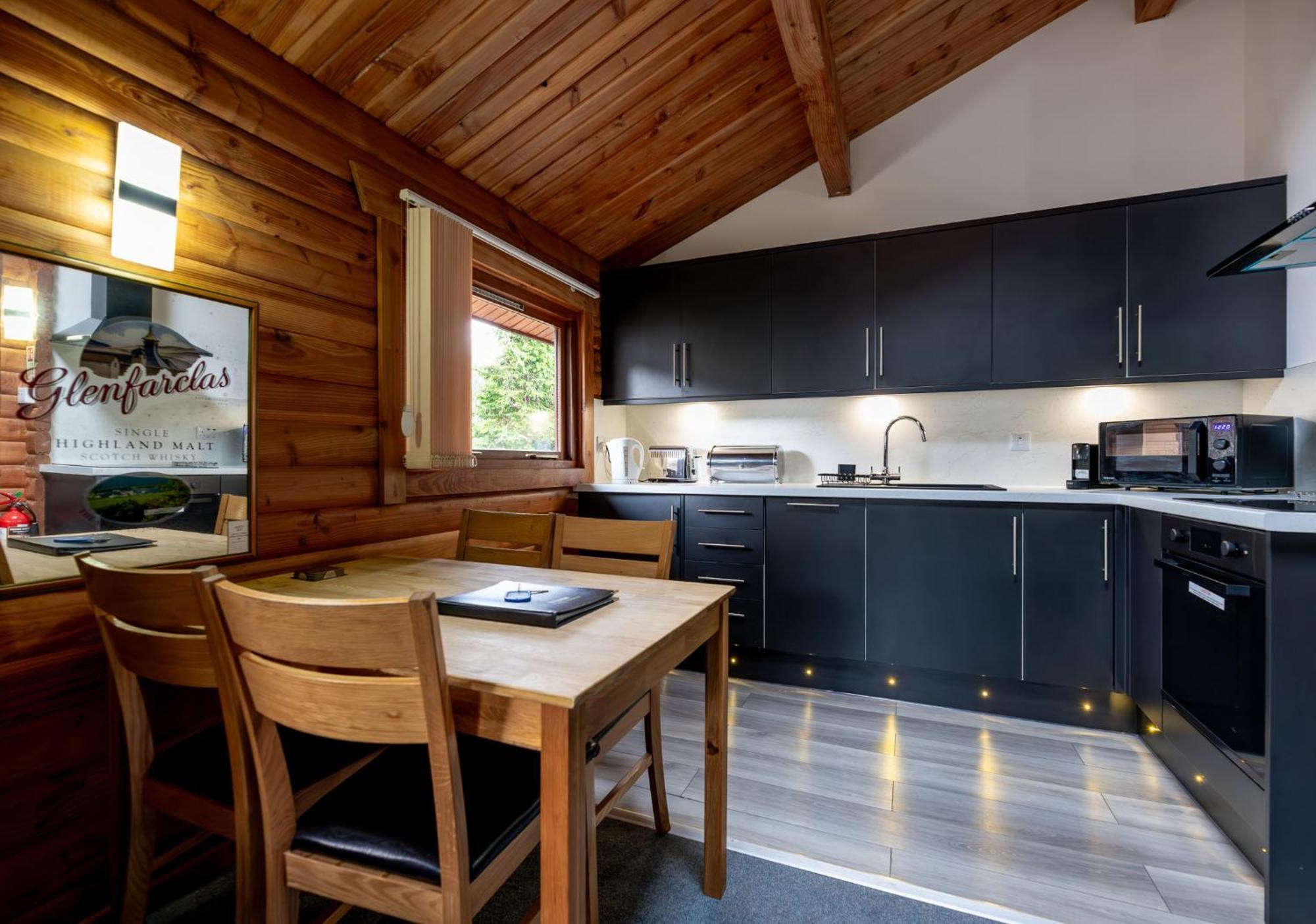Loch Insh Chalets Ltd Кинкрейг Экстерьер фото